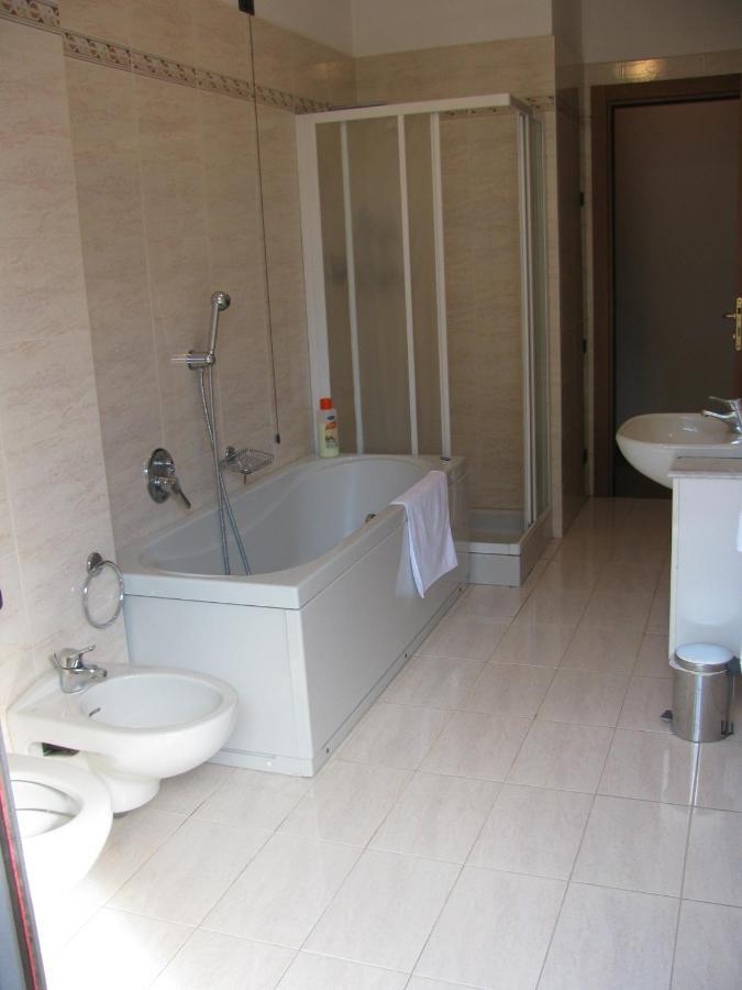 Mirabell Hotel Trezzo sull'Adda Ruang foto